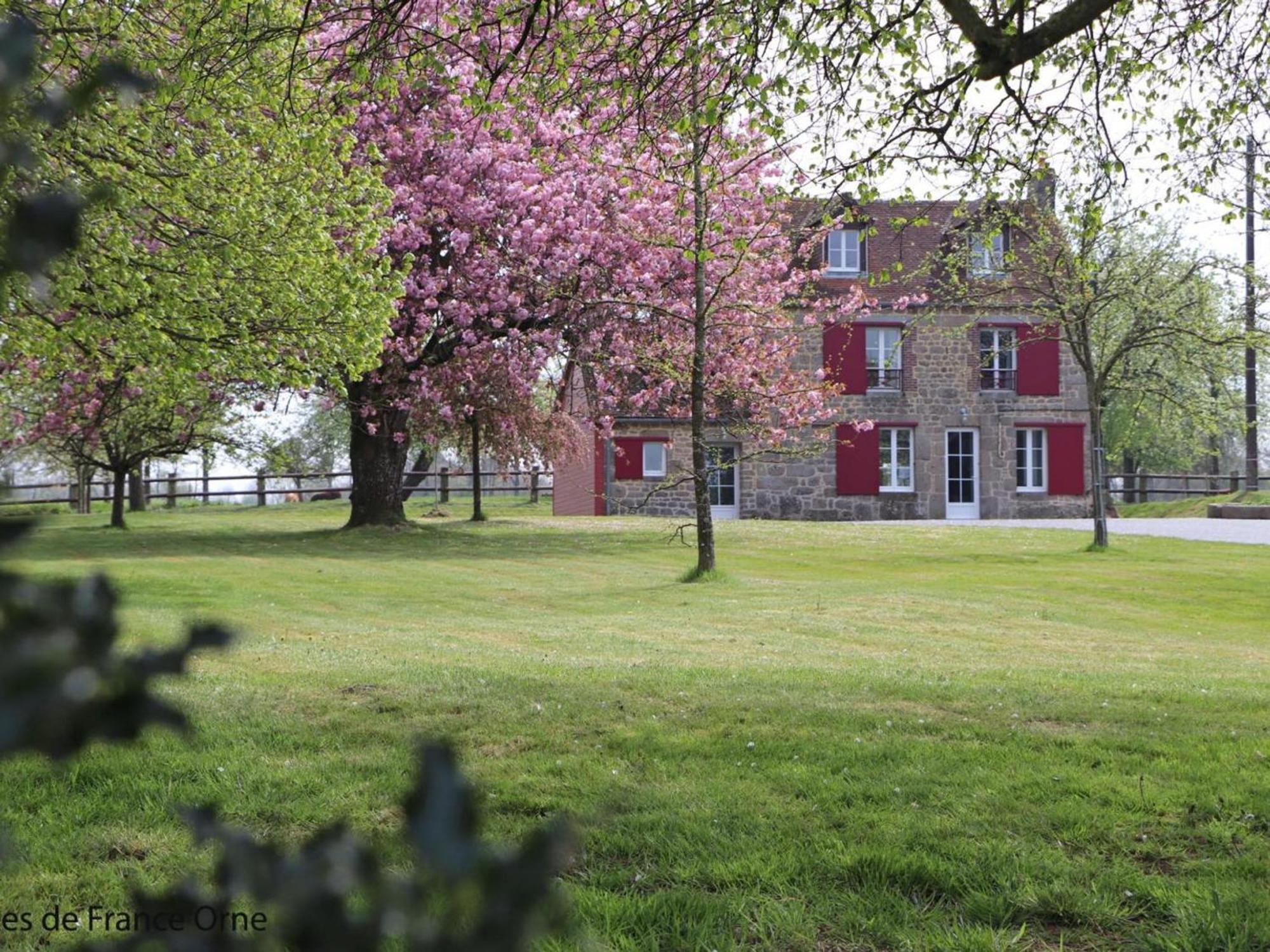 Maison Normande Renovee Avec Grand Jardin, Ideale Pour Famille, Proche Lac Et Randonnees - Fr-1-497-143 Villa Menil-Gondouin Bagian luar foto